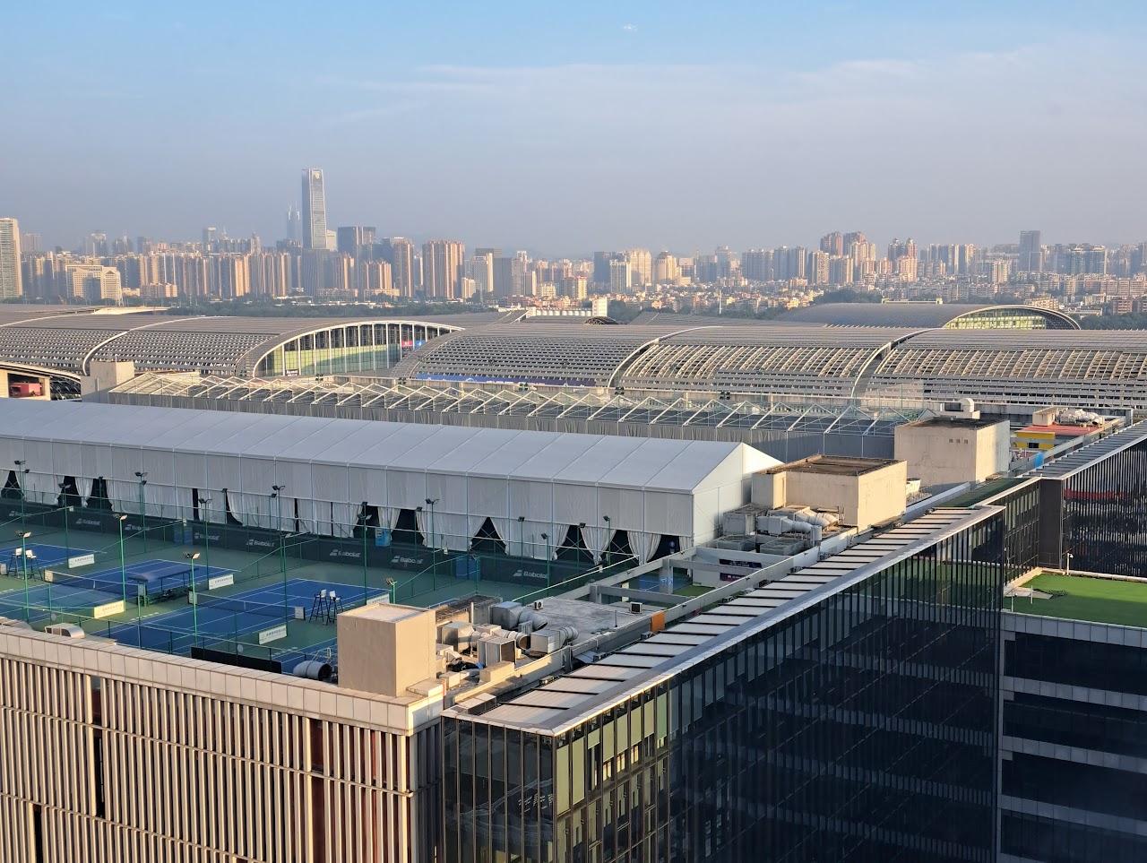 Kantonin messut, matkailu ja majoitus